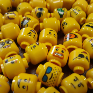 Pack of 20 LEGO Heads (Classic Yellow)